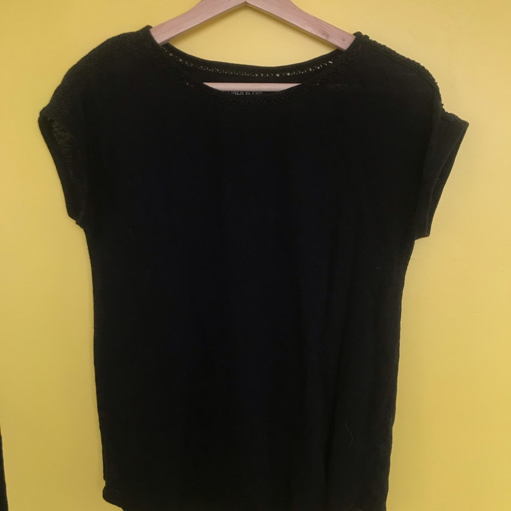 ☀️ 5/$25 GAP linen blend t shirt with crochet trim